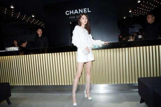 11个娱乐圈女明星,杨幂热巴李小璐谁的大腿最