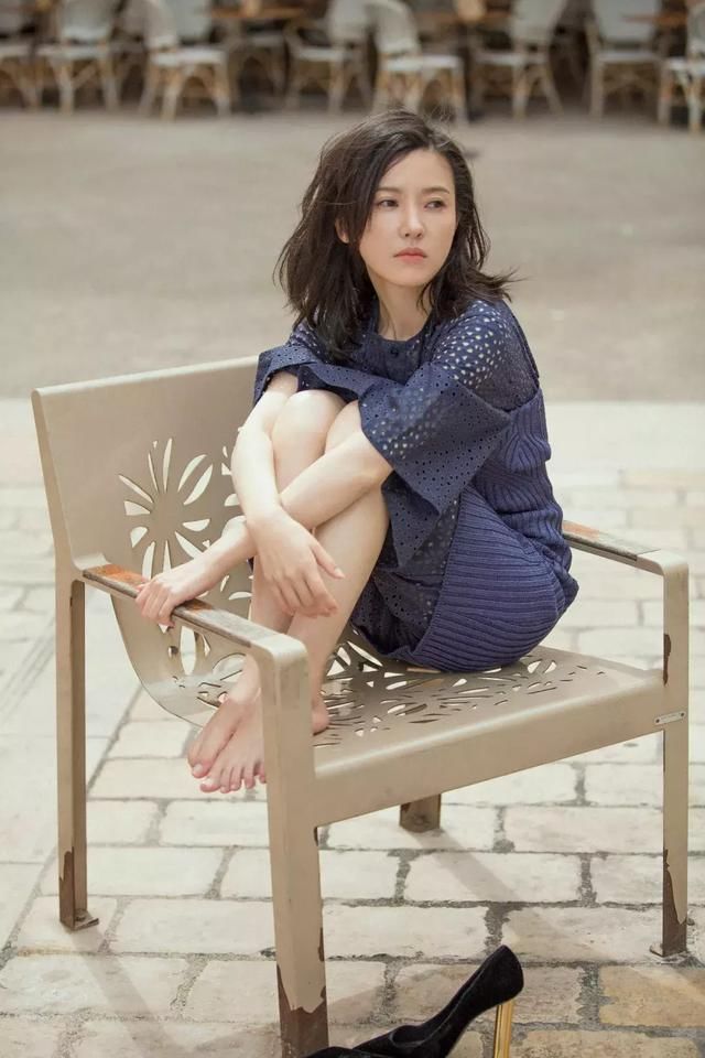 她是赵薇旗下唯一女艺人,合作的都是大牌演员