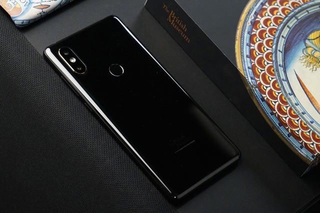 小米Mix2s直降300,骁龙845+无线充电,选它还是