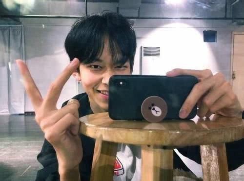 抖音一哥宁哥直播出现意外!被女粉丝男朋友暴