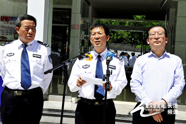 图为:杨通顺出席并讲话