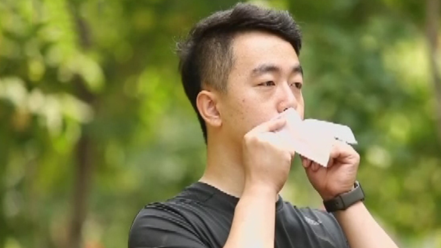 随时随地自我锻炼:呼吸肌训练 吹纸动作