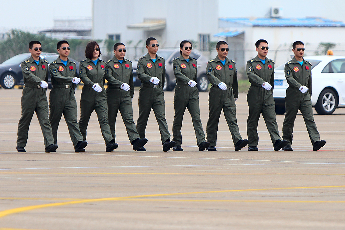 技术兵种相比陆军对于体能的要求要低得多