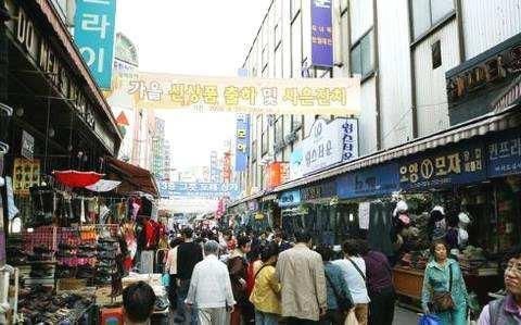 韩国旅游景点的标语,再次引发游客的不满,称不