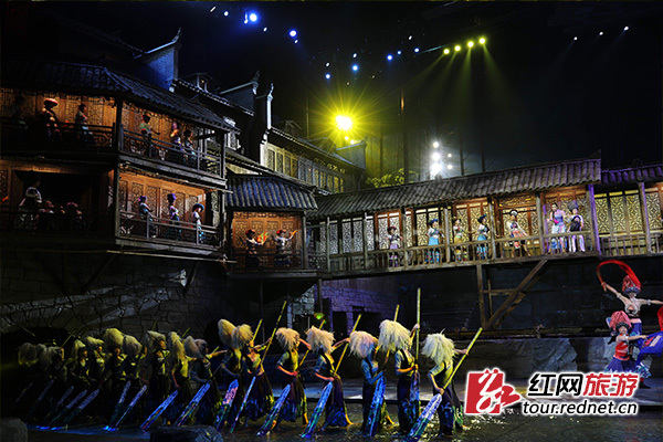 吴勇兵)昨日,全球唯一一部由文学名著改编的大型森林实景演出舞台剧