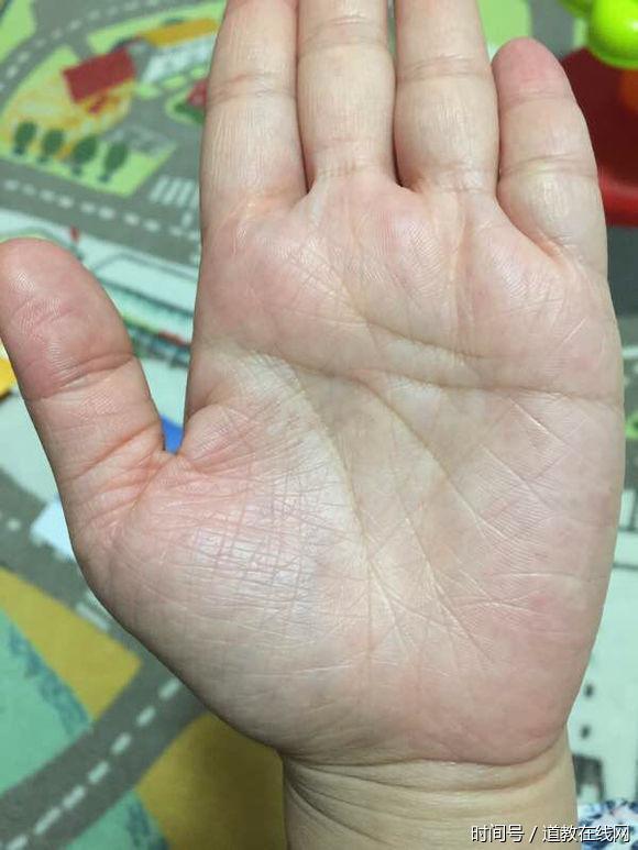 “财官双美的掌纹”,真假断掌之假断富贵来 “财官双美的掌纹”,真假断掌之假断富贵来