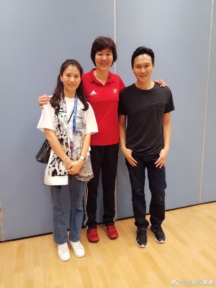 47岁袁咏仪不美图不化妆就敢亮相的自信女神