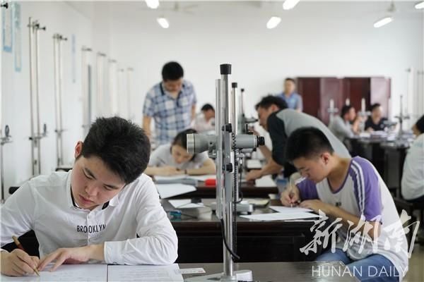 2018年湖南省第五届大学生物理竞赛在湖南工