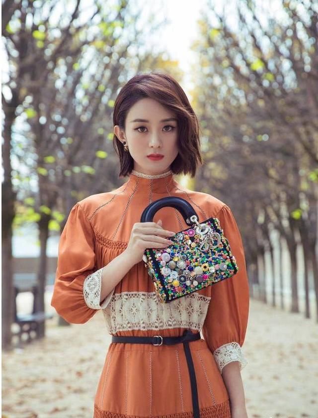 赵丽颖和baby代言迪奥 演绎同一件长裙 却穿出