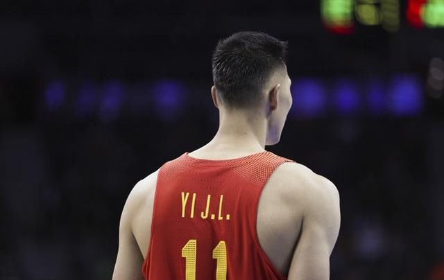 男篮后卫集体迷失!亚洲第一后卫郭艾伦名不副实,阿联落寞需帮手