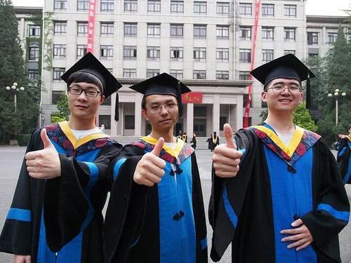 为什么大学教师的学历要求那么高?