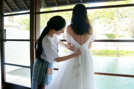 付辛博颖儿巴厘岛大婚 好友兰玉现身婚礼现场