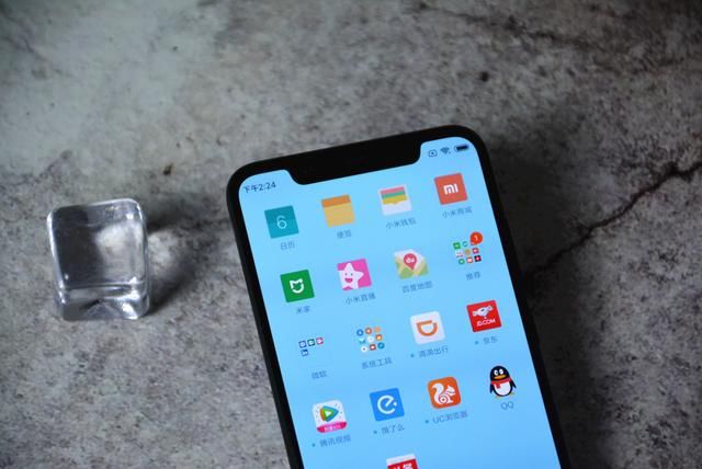 小米8的刘海屏这样设置,瞬间就变好看了