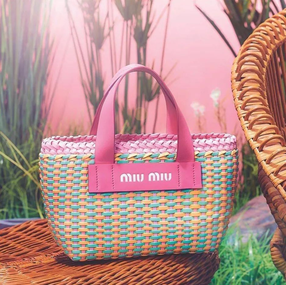 李宇春都穿红色性感高跟鞋了!还有什么能阻挡