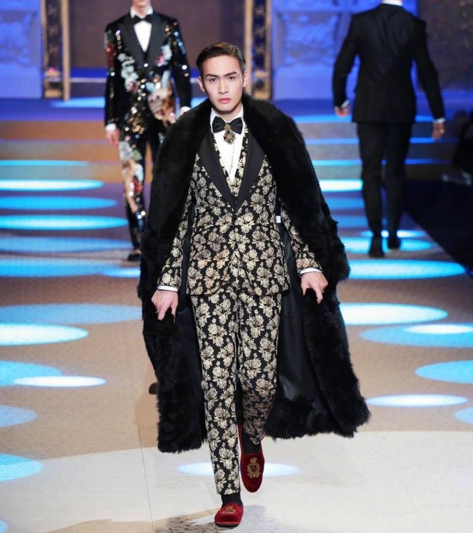 胡一天和张彬彬年龄相同,但穿衣爱好有点不同