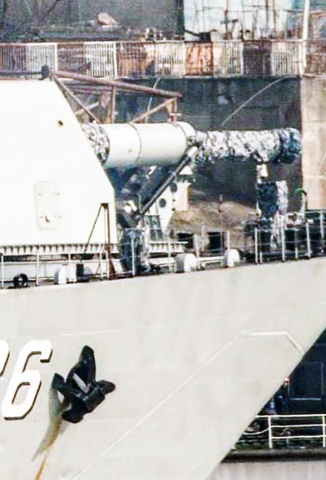国产电磁炮试验舰已悄然驶离船厂:一次发射仅