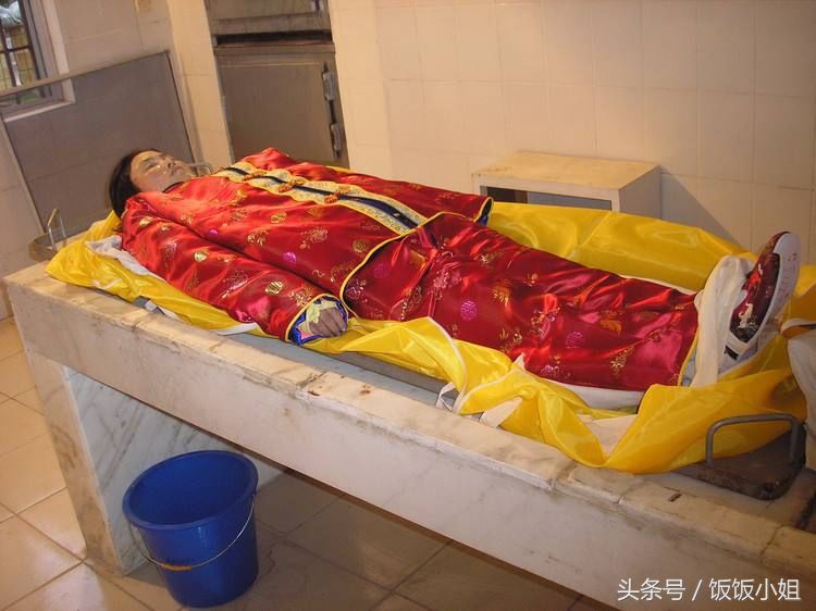 殡仪馆的工作人员,一个月工资有多少钱?说出来