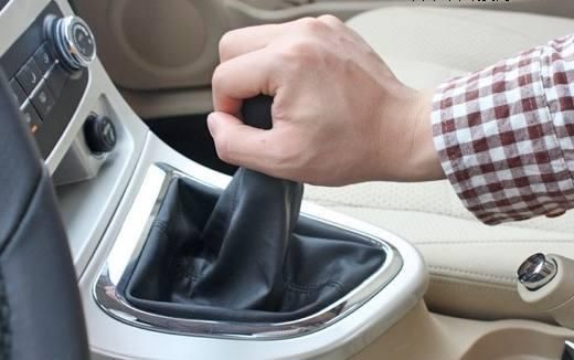 科三考试语音指令直线行驶,但是前方有车怎么