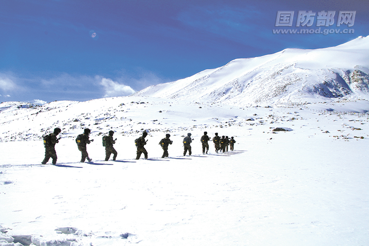 海拔5210米!新疆喀什军分区克克吐鲁克边防连官兵徒步巡逻