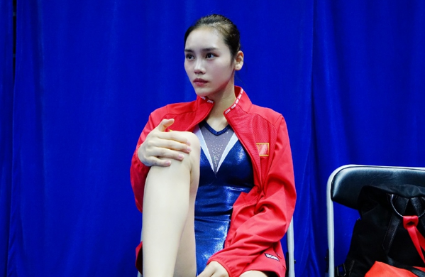 2014年,20岁的刘灵玲在第30届蹦床世界锦标赛上拿到网上个人和双人两