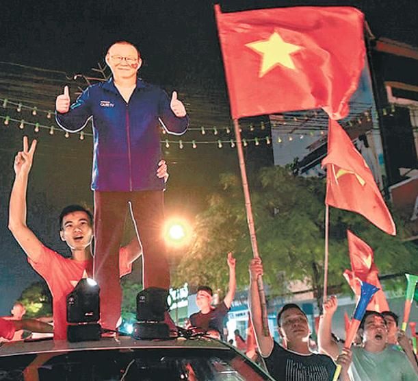 韩媒再批中国足球烧钱:越南神奇主帅年薪不及