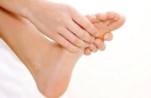 脚上起水泡是不是湿疹 一分钟就可以辨别