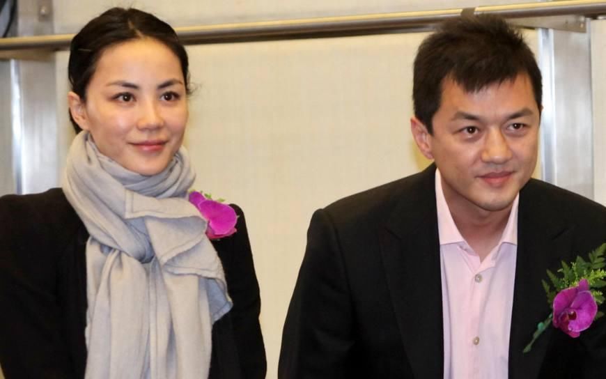 李亚鹏公布新恋情,王菲却发怒称:你不能跟她结