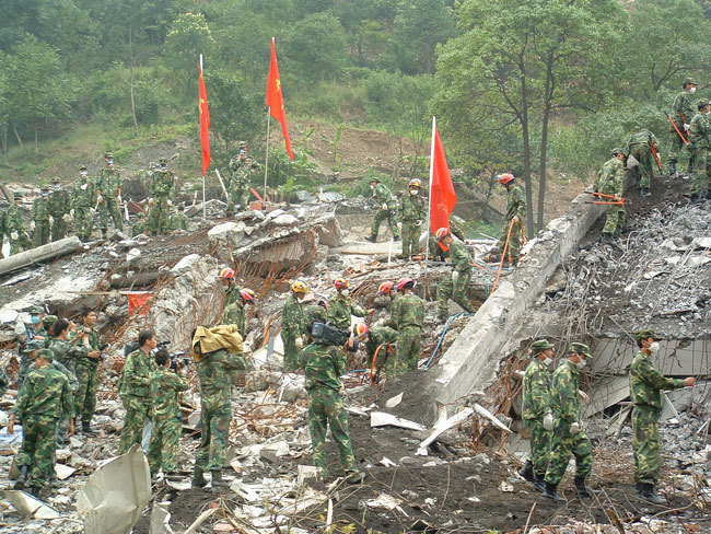 《档案》汶川抗震救灾十年纪念——双手挖出的民族记忆