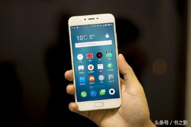 夏普屏+双玻璃机身,USB type-c快充,降至779元