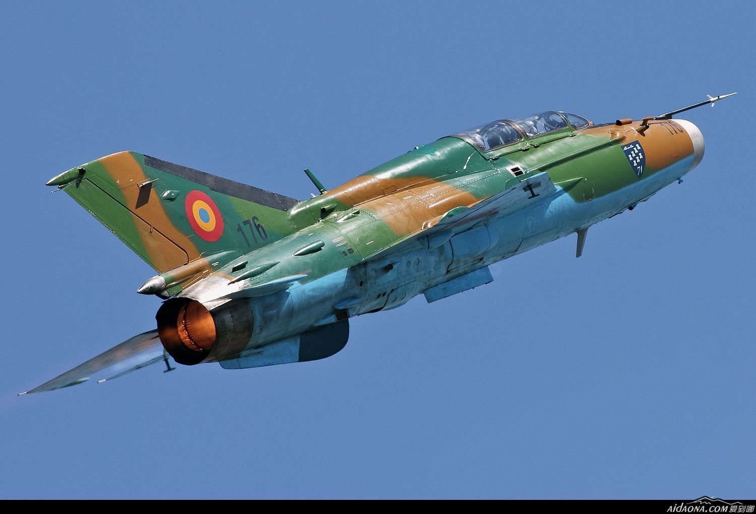 俄米格飞机制造集团总设计师在办公楼割喉自杀