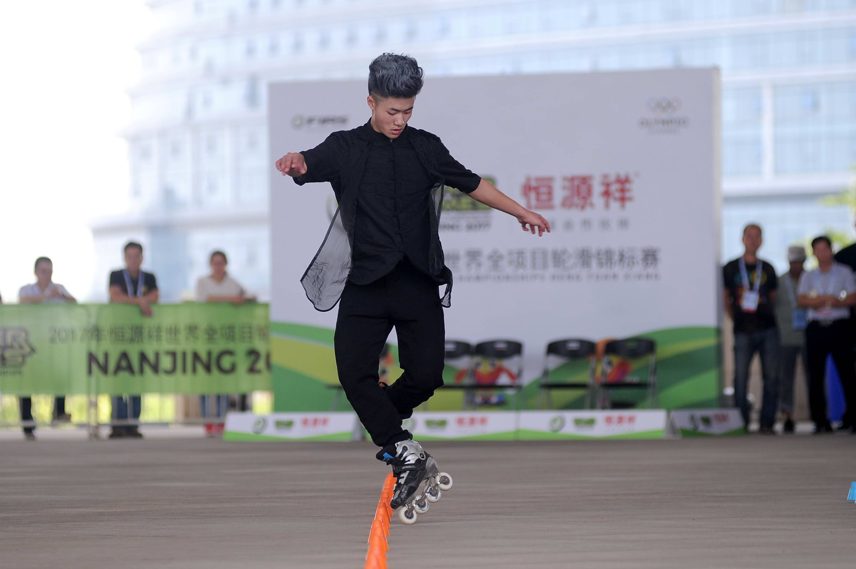 张颢为比赛准备了炫酷的新发型(图片来源:2017全项目轮滑世锦赛官方