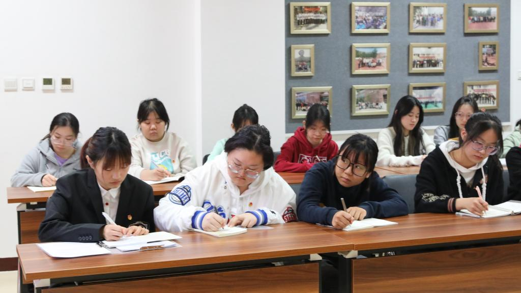 北农党委书记赵锋为青年学生讲授开学“第一课” 北农党委书记赵锋为青年学生讲授开学“第一课”