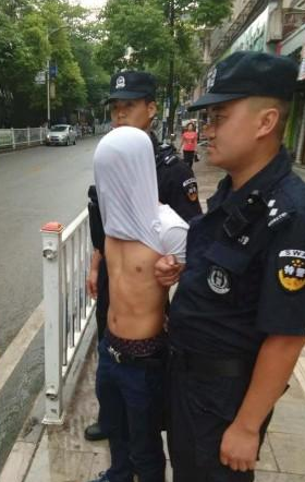 女生烂醉有多惨?睡觉不关门 遭过路男子强奸 女生烂醉有多惨?睡觉不关门 遭过路男子强奸