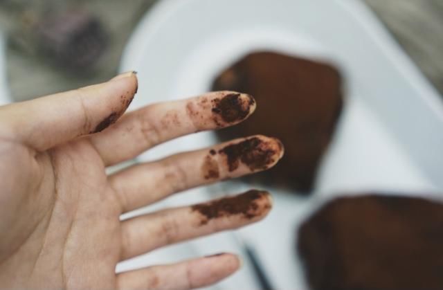 吃完手就超级脏啦~ 下面就跟着我做起来吧