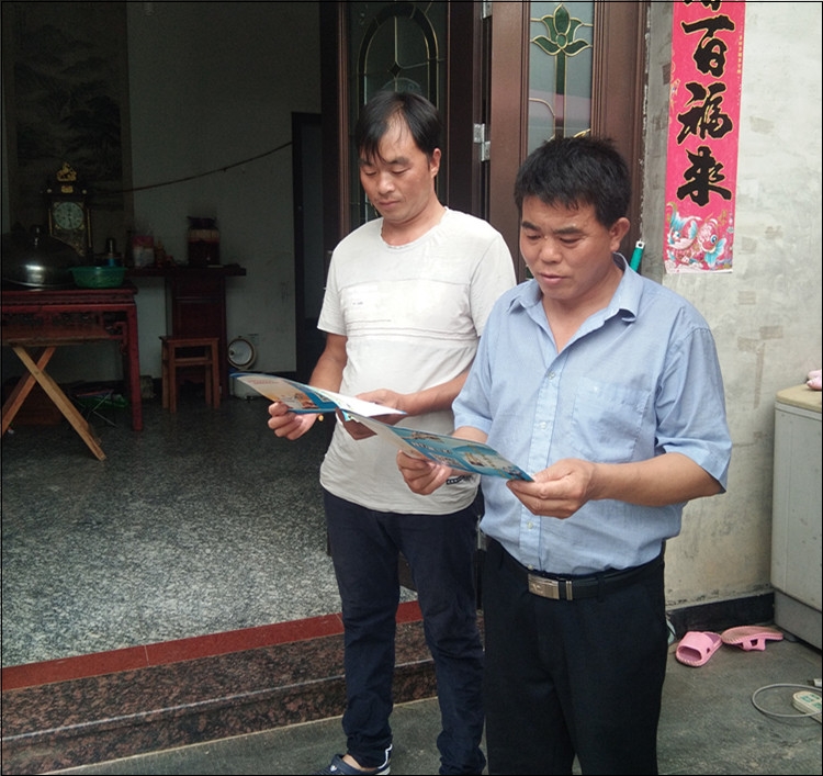 雄村学校发放教育扶贫资助政策宣传明白卡