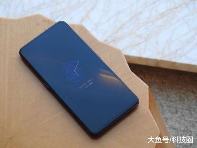 网友调侃小米8透明探索版还没发售,OV连发大