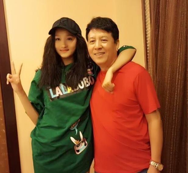 了解关晓彤的家世后,你才知道她为何片约不断!