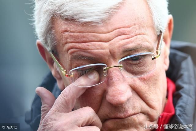 国足踢得不好的原因,身上的肌肉没有几块,女足