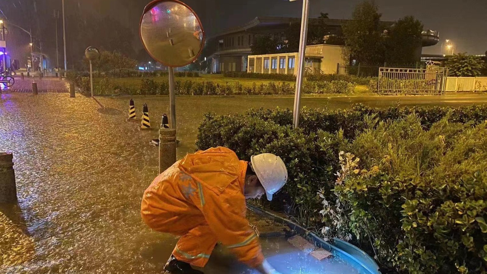北京排水集团启动二级响应，全力应对2023年首场强降雨