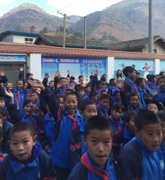 凉山 平安财险援手四川媒体公益行走进盐塘小