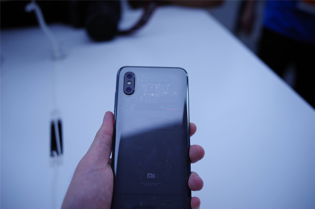 小米8探索版太值了,但是网友的说法让雷军非常