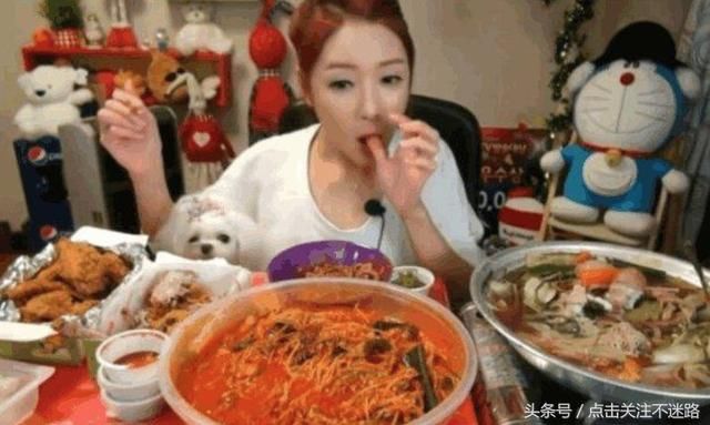 网红直播吃东西后忘记关摄像头 真相原来是这