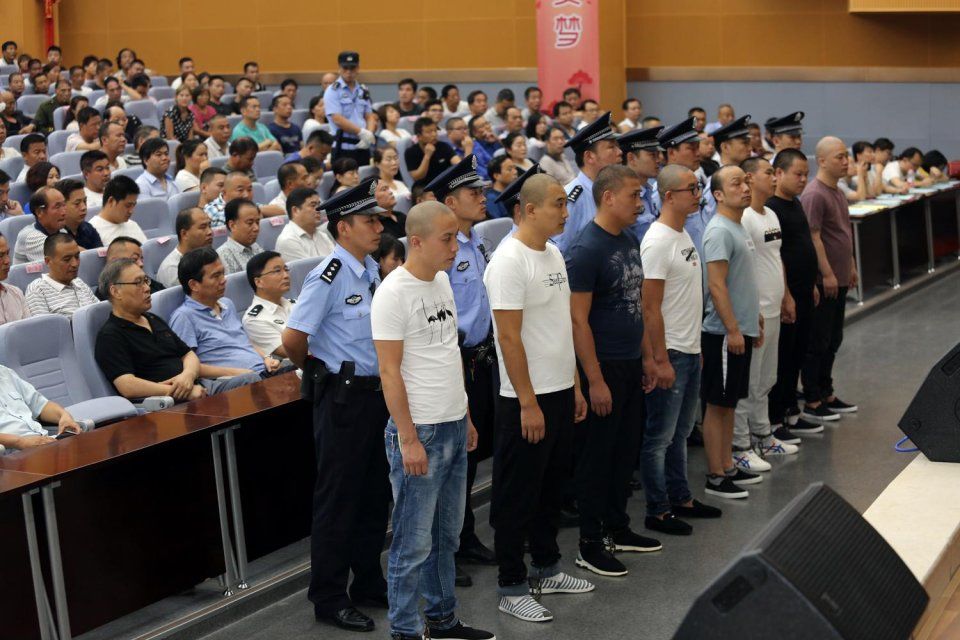 "黑老大"非法经营10年,终审判决领刑18年