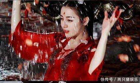 古装美人沐浴:迪丽热巴惊艳,杨幂身材碾压关晓