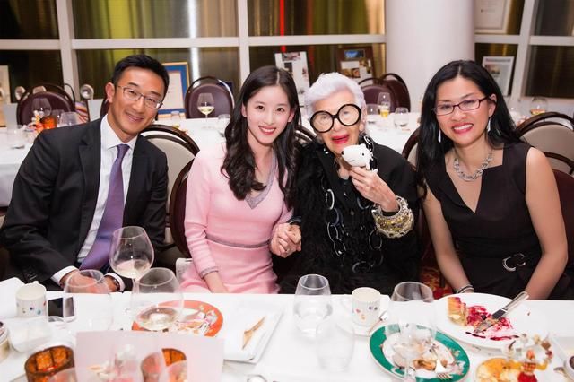 怒赞!章泽天变身京东时尚最佳代言人,难怪京东