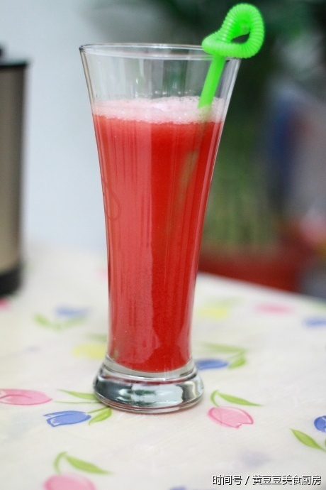 外面卖至少20元一杯的鲜果汁,在家做成本不到