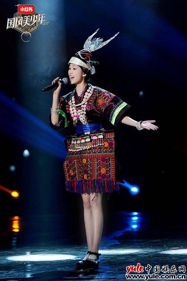 杨肸子《国风美少年》演绎苗乡情 用歌声力量传递民族国风