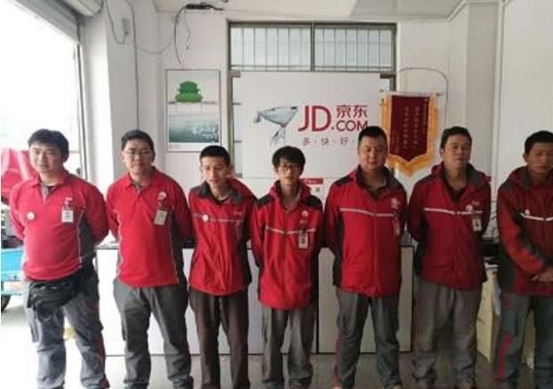 京东的配送员月工资1万多,比其它公司的快递员