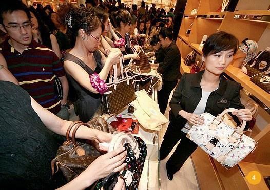 国人在外旅游,被调侃的中国式旅游四种标签你