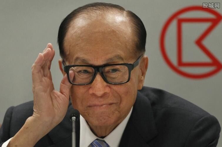 李嘉诚资产多少亿2018 亲口说身价被低估了4